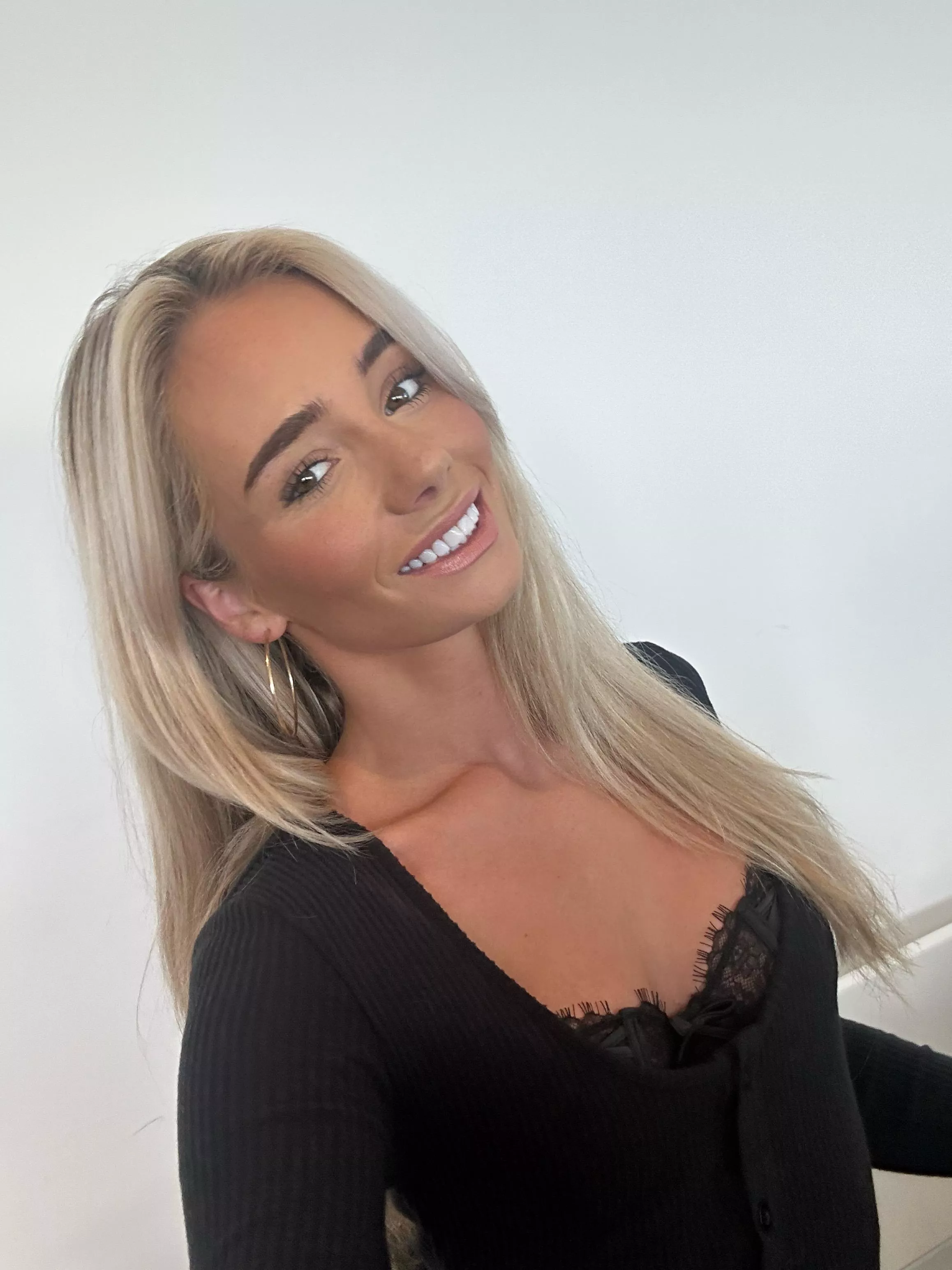 Do office outfits make me classy?