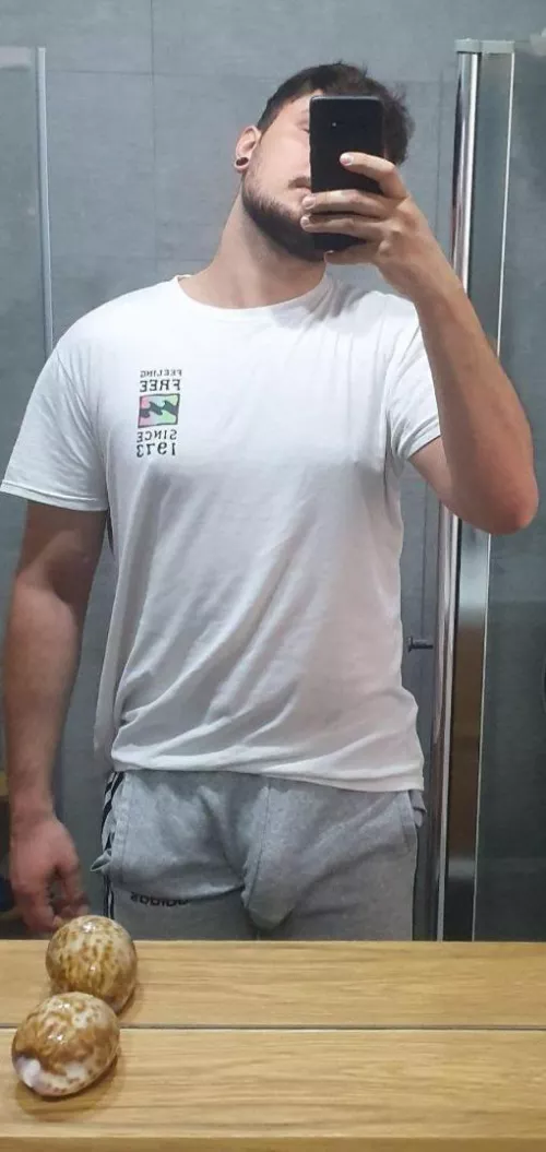 Do you like the grey pants? 