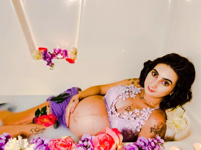 Doesn’t my bump look sexy 🥹