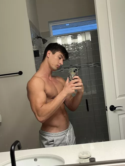 Forearms are definitely getting bigger 💪