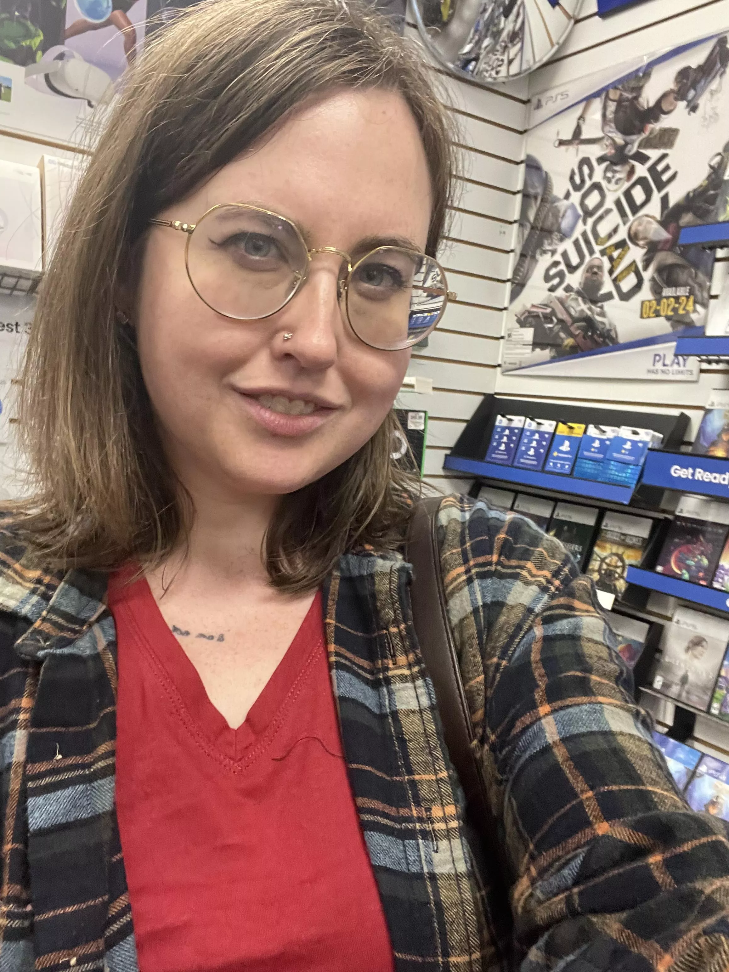 GameStop shops have gotten nicer inside, or maybe it's because the building is new.... I had fun shopping