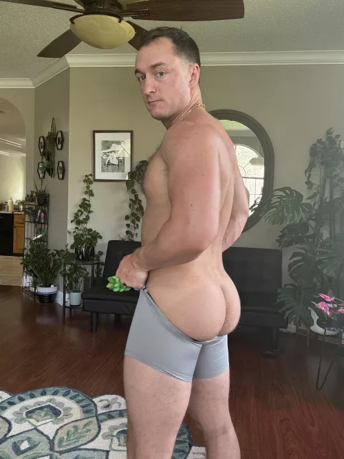 Guess how much I squat. 