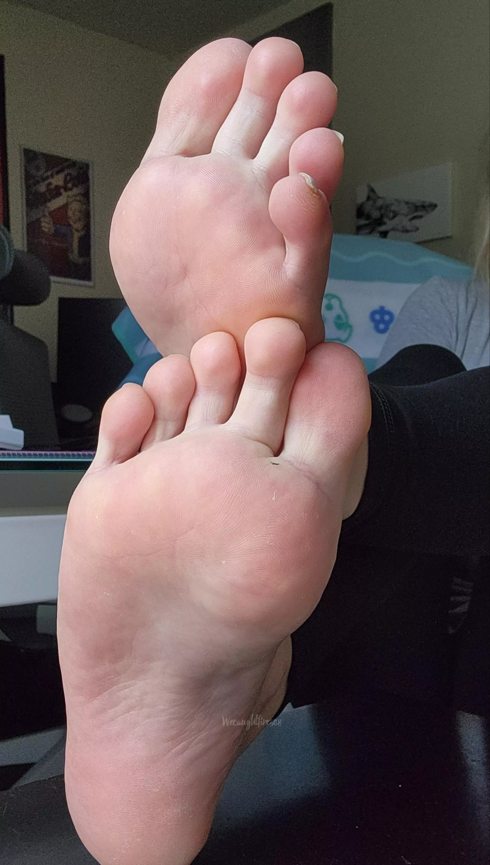 Happy Friday! Enjoy my feet 😜
