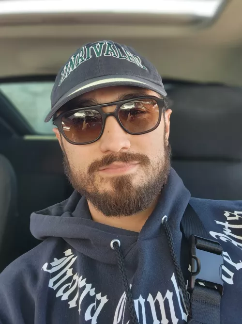 Happy Monday gorgeous people! Enjoy my winter beard 😊