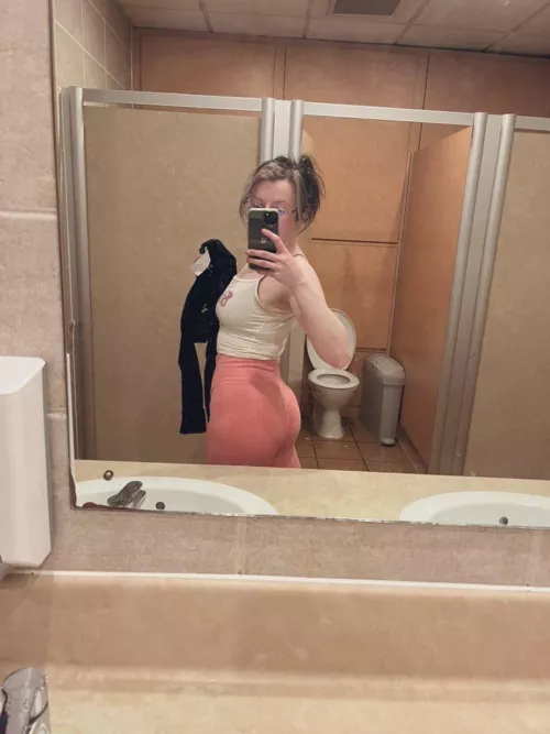 Hope you don’t mind if my leggings are covered in sweat …. Hehe 