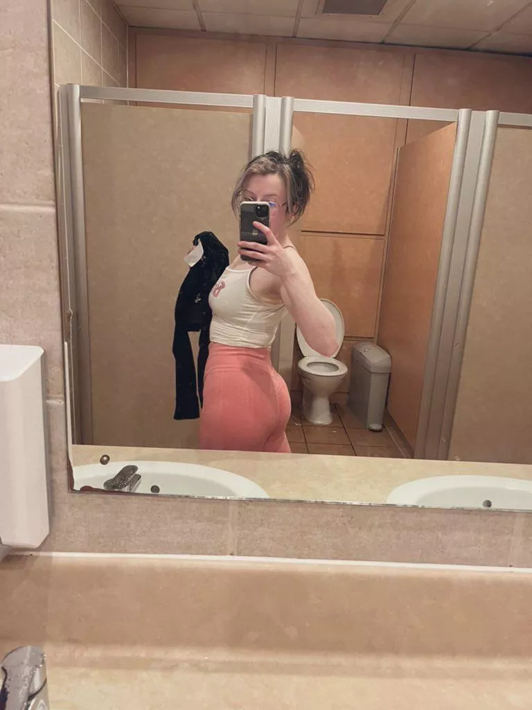 Hope you don’t mind if my leggings are covered in sweat …. Hehe 