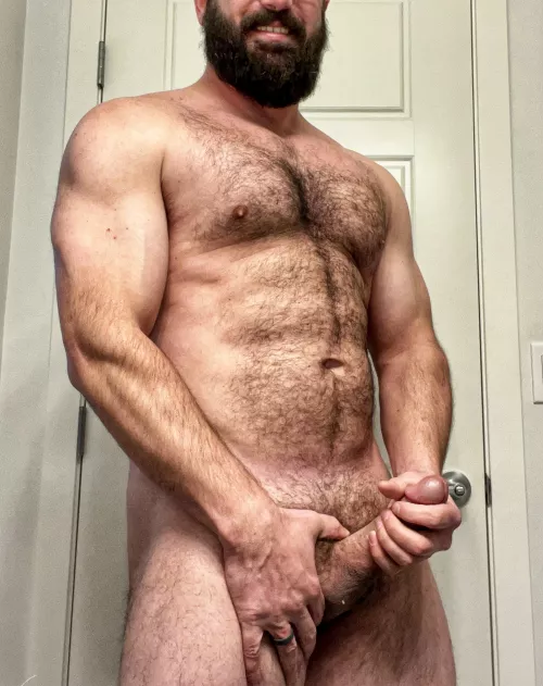 Hopping in the shower. Who wants to join?😏