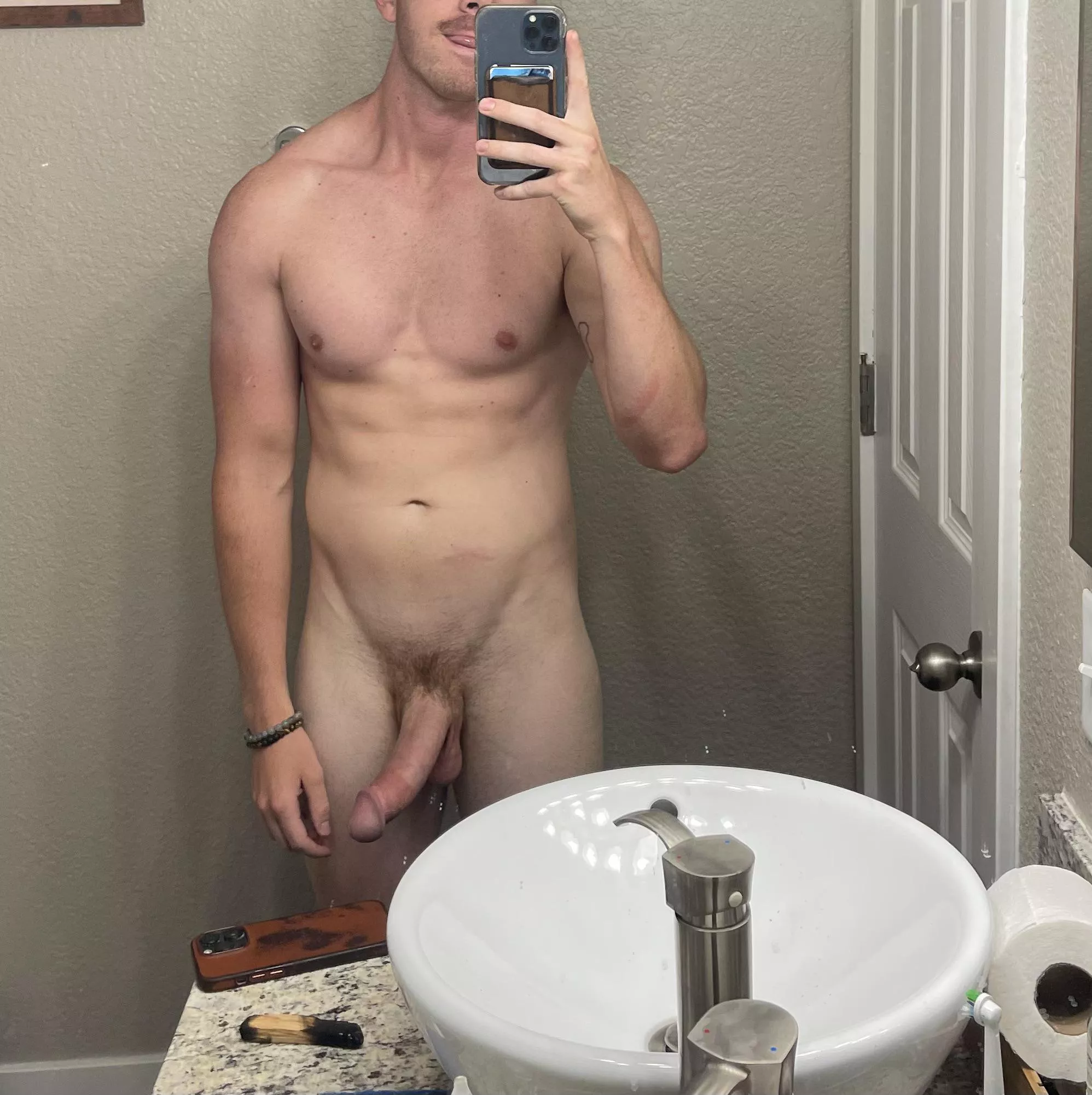 Horny looking to edge. Need dom dm pic