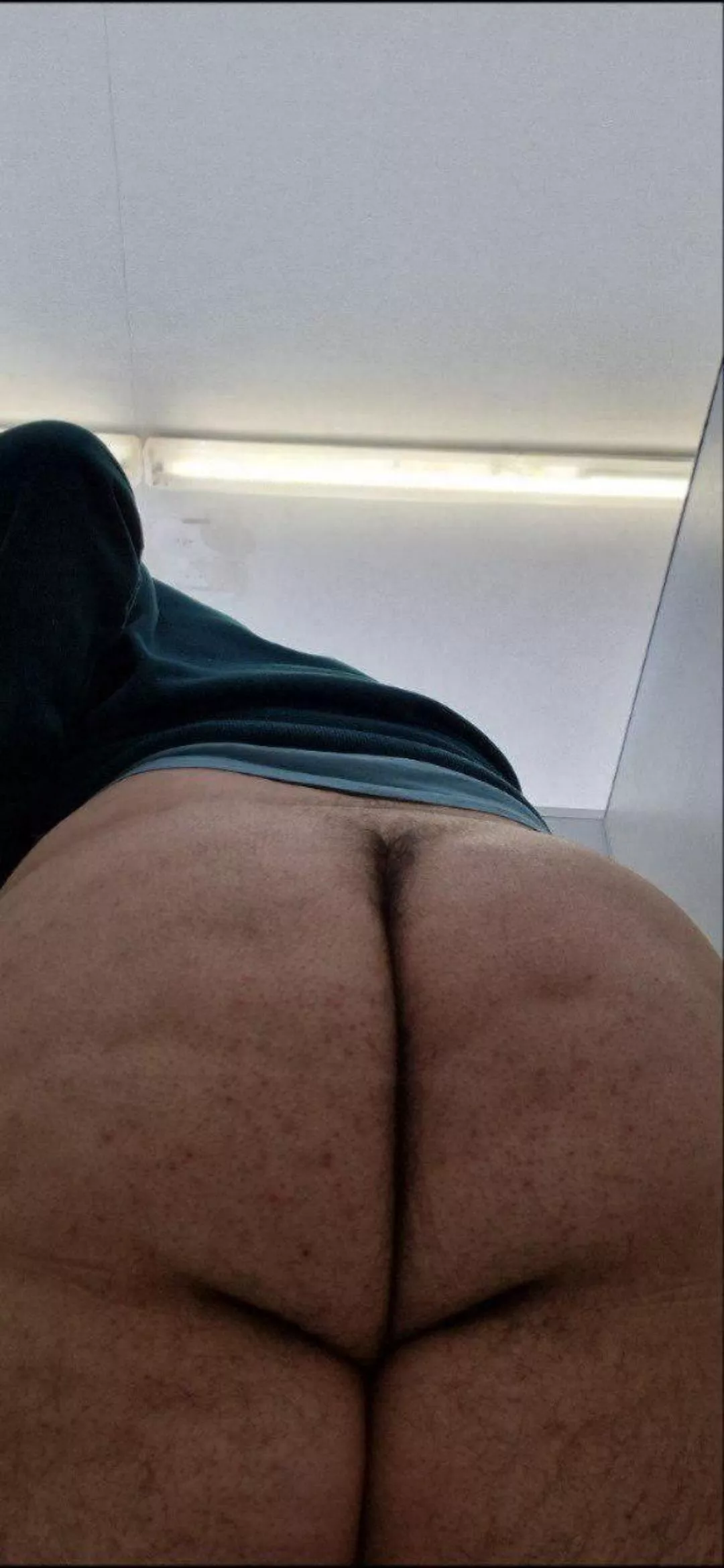 I have big and hairy ass who want