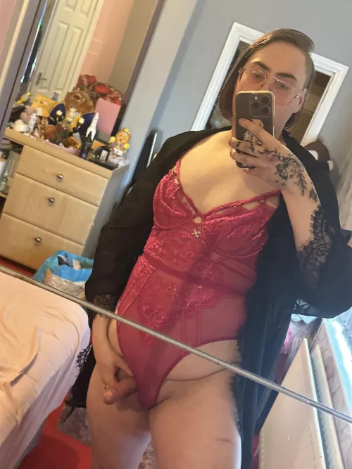 I just wanted to show off my new hand tattoo, do you like it?