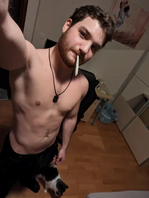 I need Smoking Buddy who is Not my cat 😺 [m]