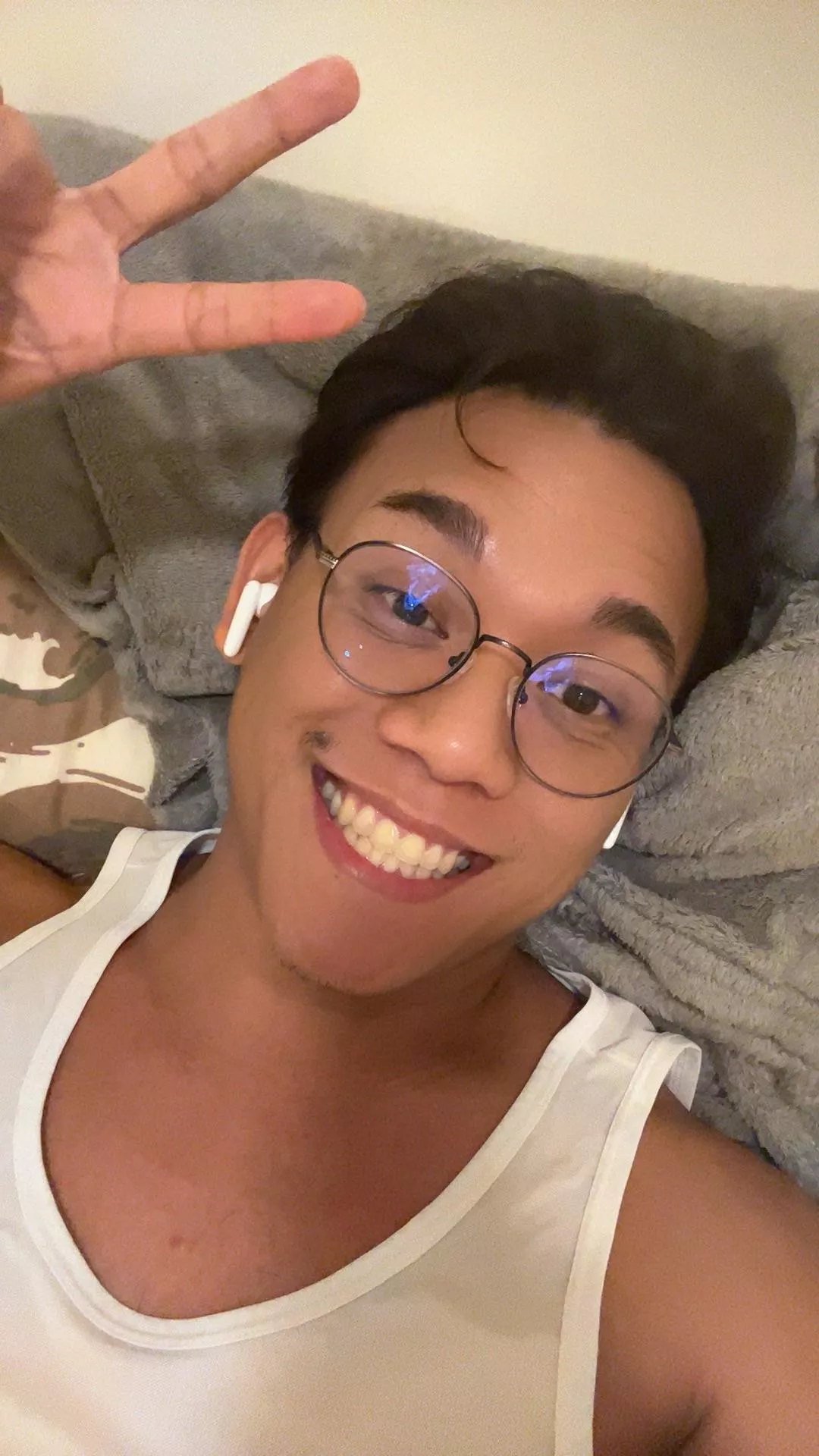 I think I’m loving this glasses look now. how is everyone doing? I think I’m loving this glasses look now. how is everyone doing?