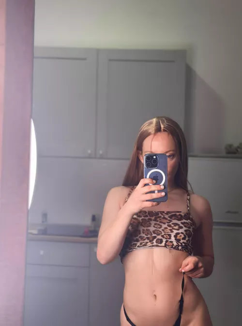 I want to recieve your sweet seed between my thighs