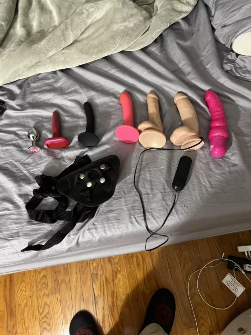 I'm looking for someone to fuck me with my toys or their own.