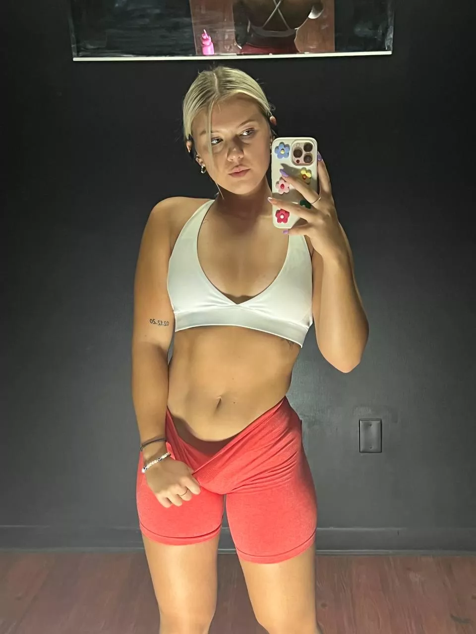 I'm the girl everyone at the gym hits on