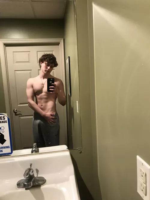 I’m young and jacked dm me! 18 years old