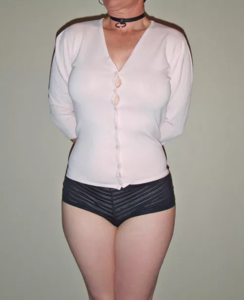 Is her cardi too tight? #buttongape