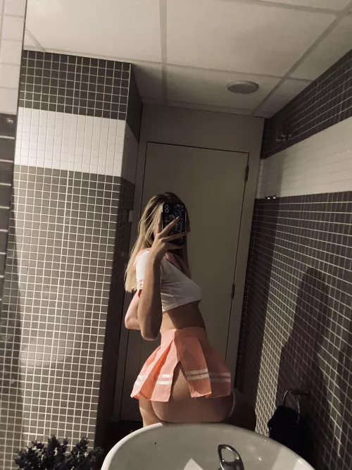 Is this crop top too flashy or nah?