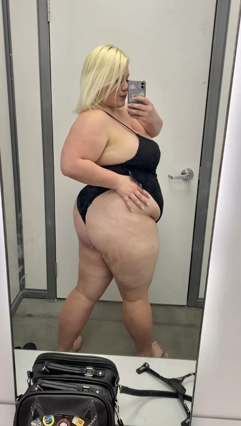 It’s almost swimsuit season! I need someone to come shop with me and give me opinions 😘