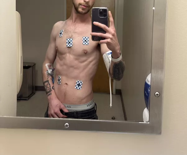 just felt right taking a hospital selfie lol