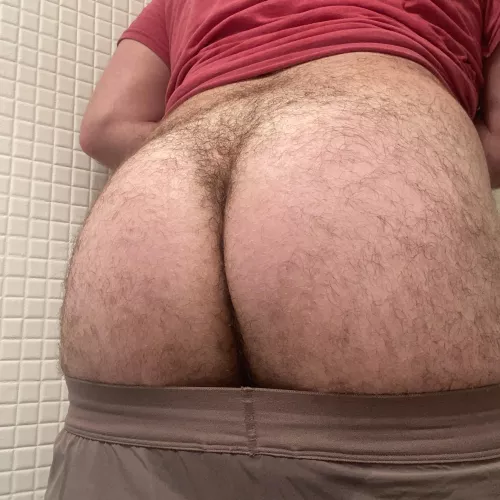 Just got done with my workout. Who is meeting me in the locker room? 😏