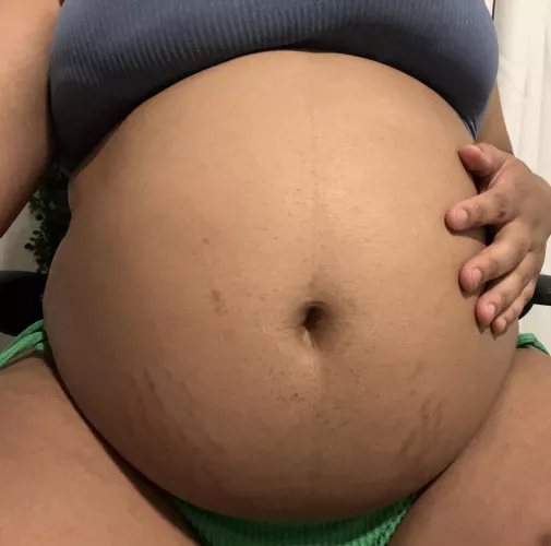 Make this piggy bigger. Im your personal pop the pig🤰🏽🐷