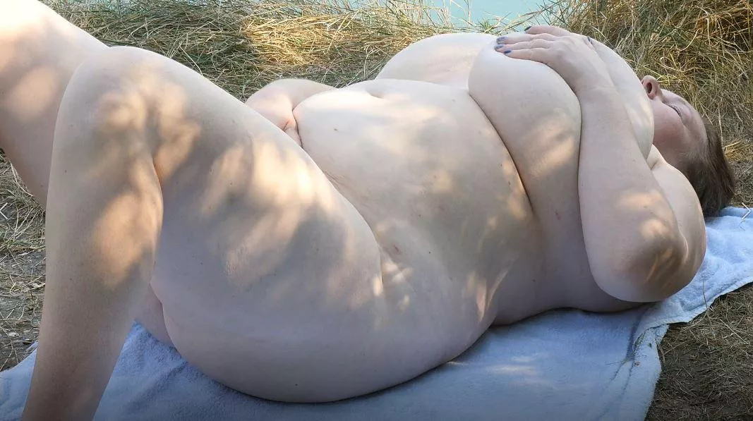 me masturbating on the beach