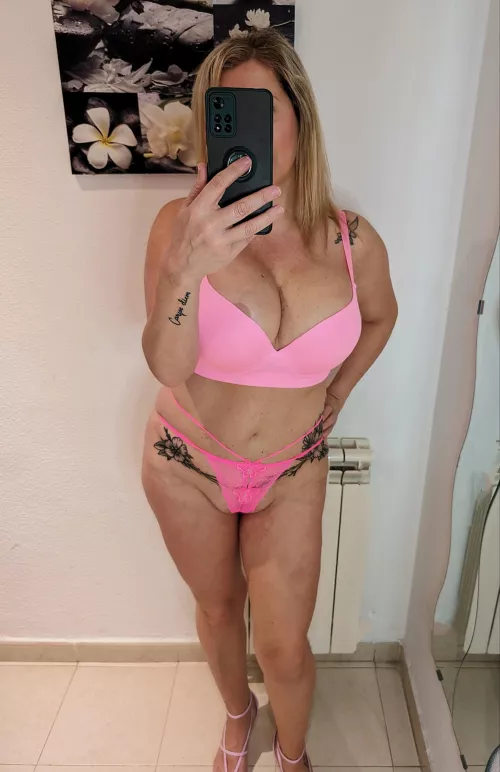 Milf in pink