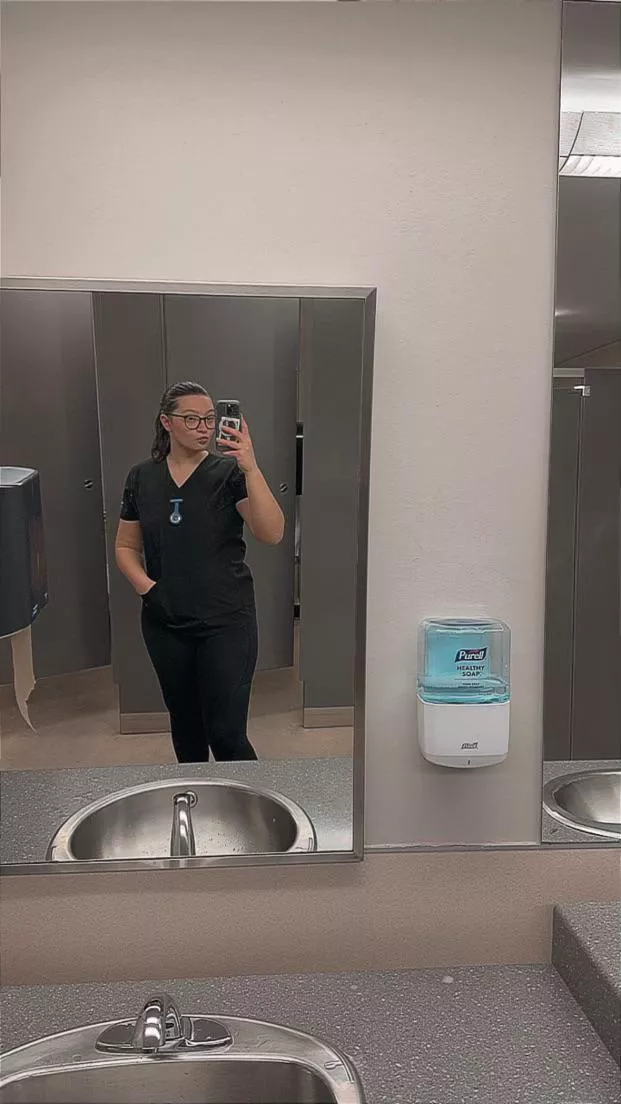 My boss keeps looking at my ass I caught him like 4-5 times today and he’s still doing it lol 