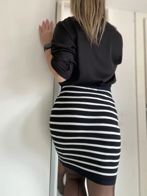 My new skirt… pencil, I love it! 