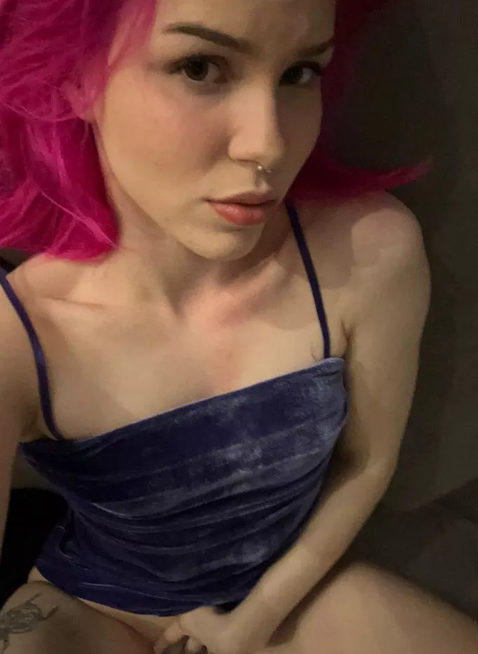 my tight little 18yo kitten is so tight...spread it out for me daddy :)