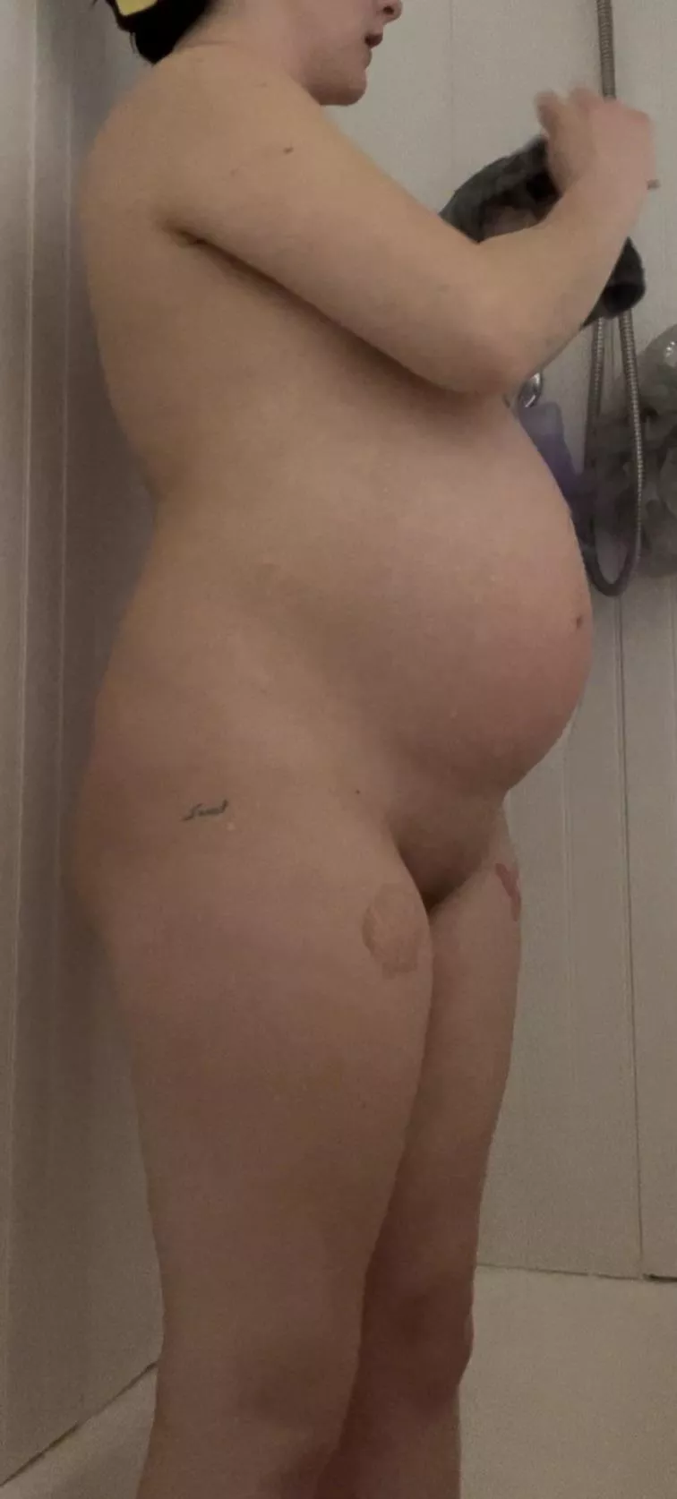 Pregnant shower snap🧼