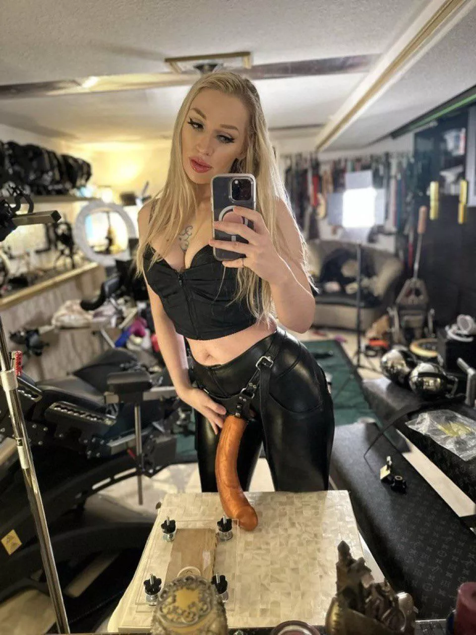 Start sucking or just sit down... what’s your choice 🫢