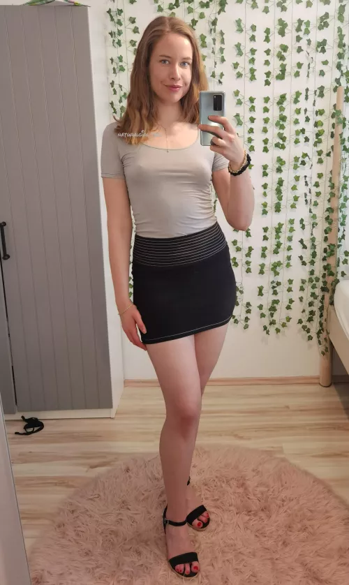 The missing bra makes my outfit so much more pretty and feminine