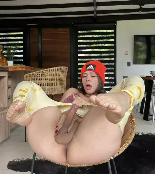 U walk in on your roomate doing this and she apologizes and says she will be done soon. Wyd?