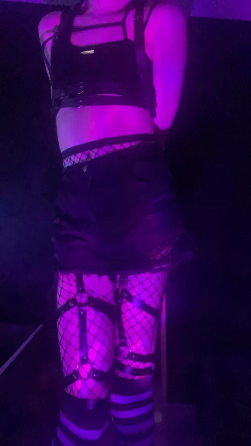 Ugh I love this outfit 🖤💜 but I hate every photo I take of it 🥲