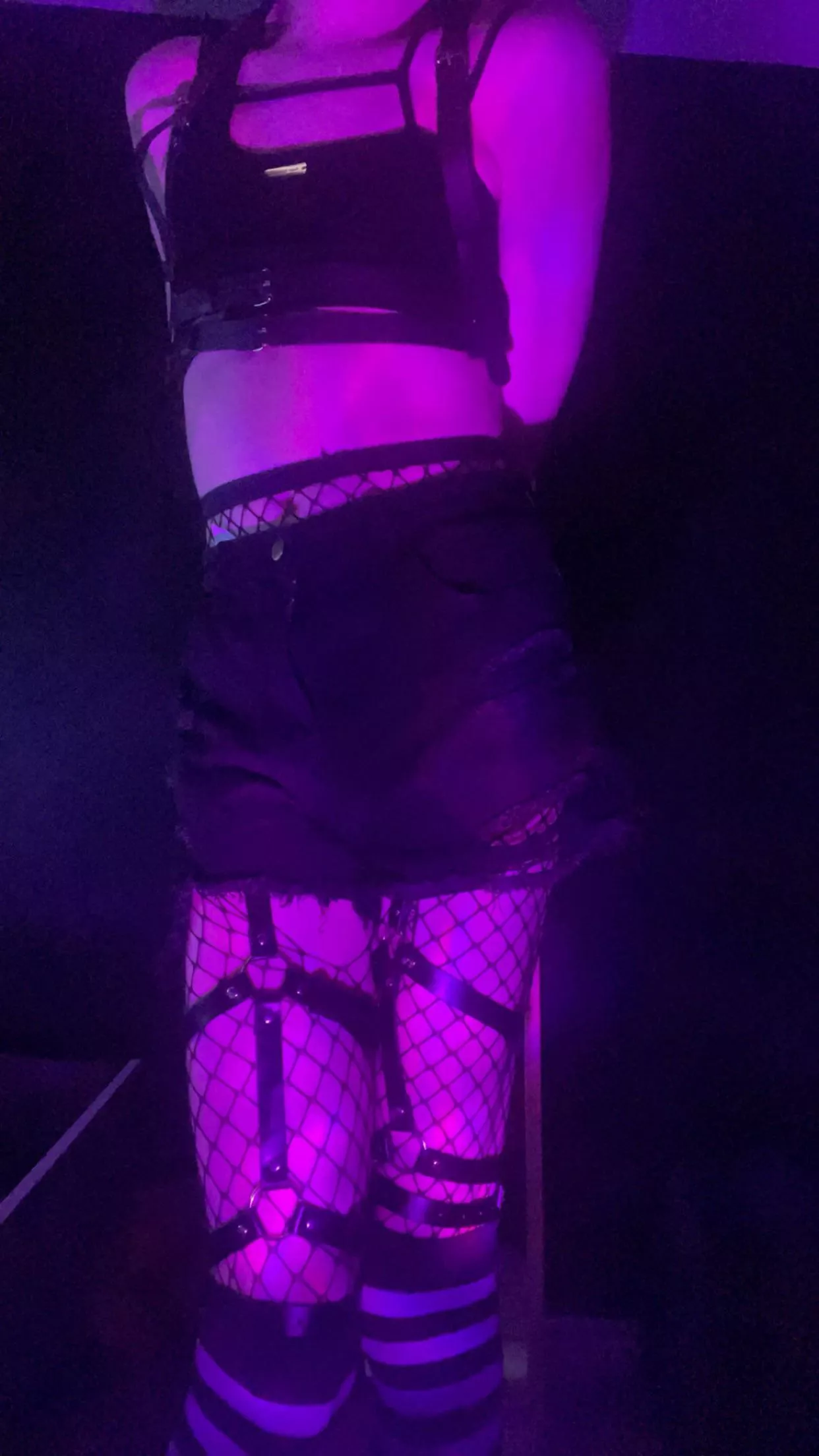 Ugh I love this outfit 🖤💜 but I hate every photo I take of it 🥲