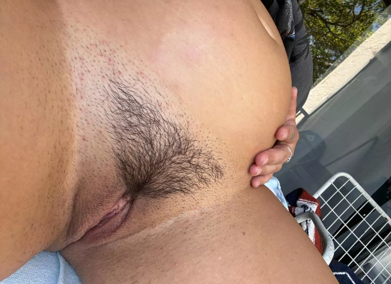 Very much enjoying my pregnant pussy these days 😋