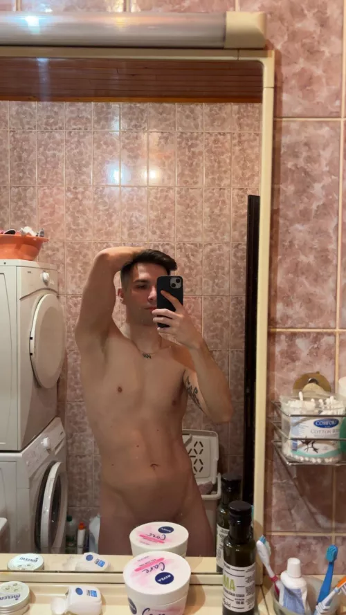 Who wants a sniff?😋