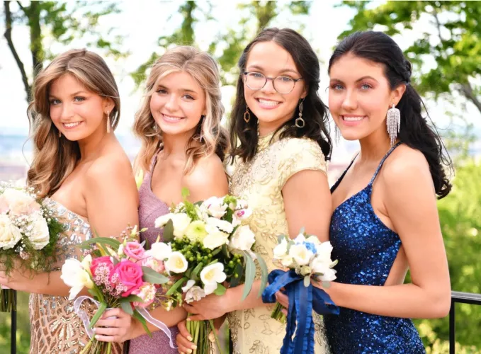 Who's swallowing your cum? [4]