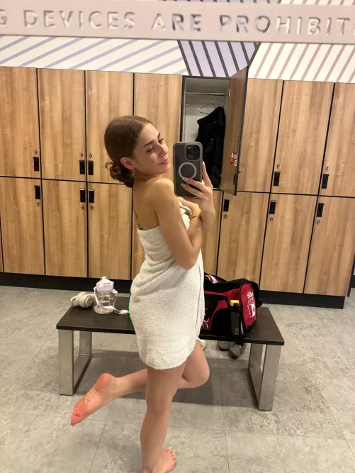 Would you mind share the bathroom with me?