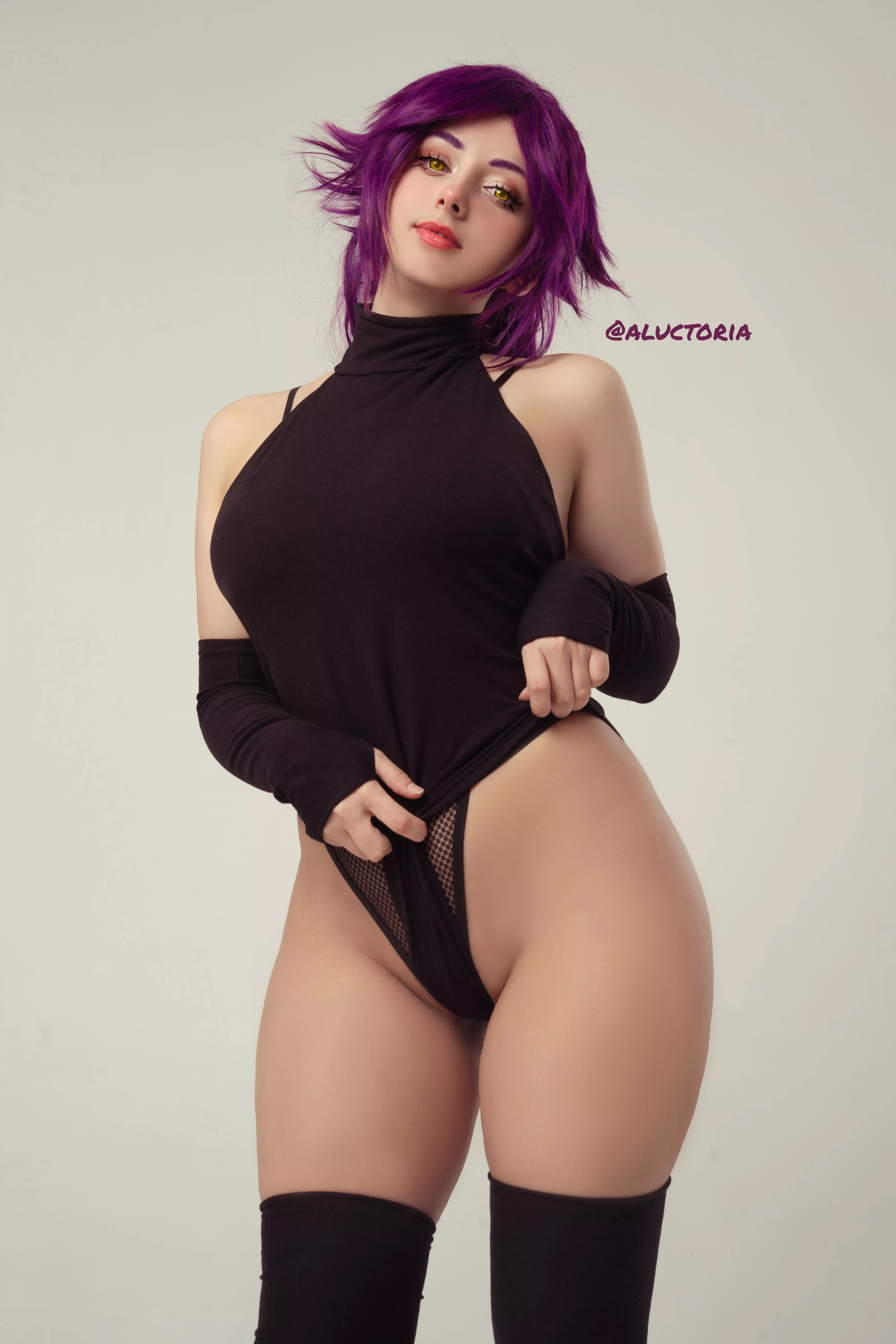 Yoruichi cosplay by Aluctoria