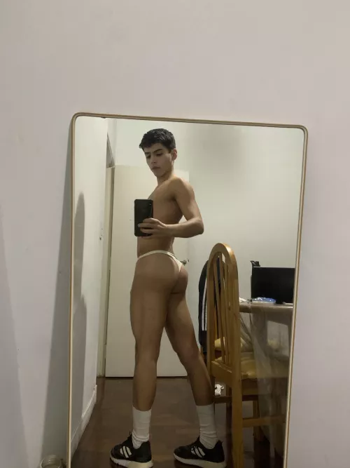 [19] Does it look pretty on me?