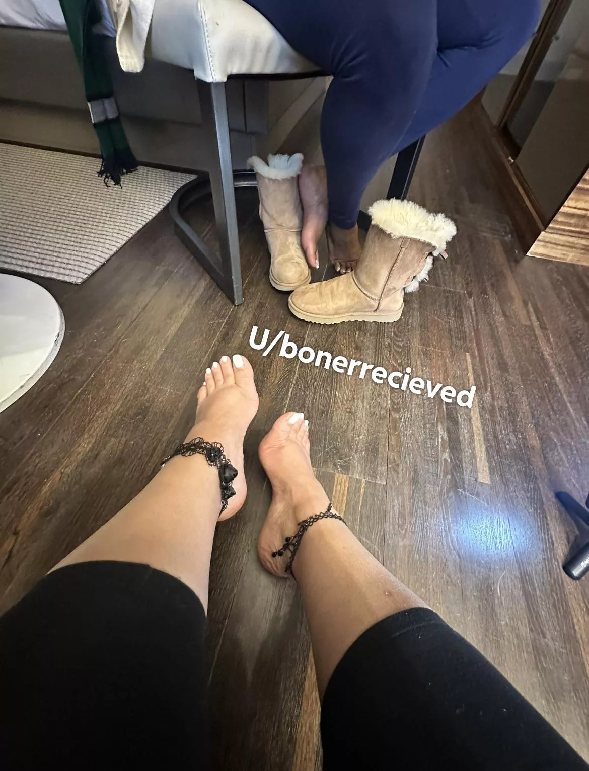 2 sets of sweaty feet for you sweetheart 🦶🏽😼