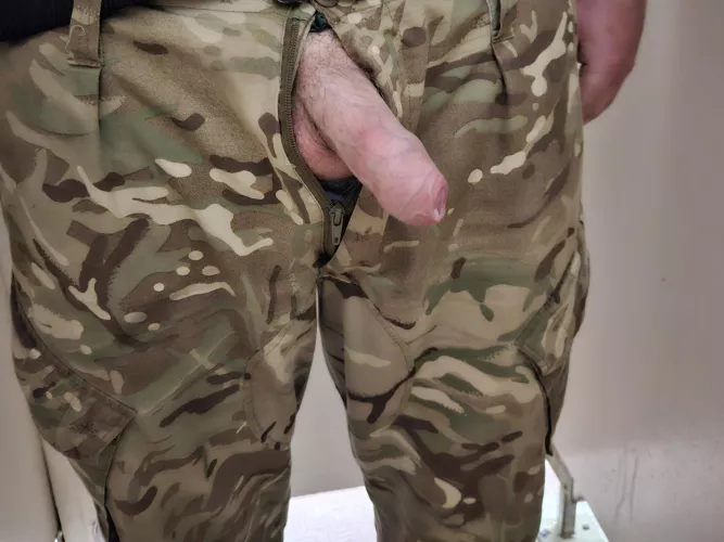 [29] British Army guy, any women on here looking? Cum say hi