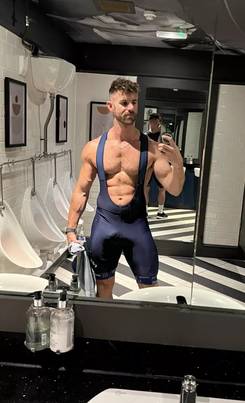 34 fit daddy looking for fit sub to serve me ( send ur abs pic to accept you)