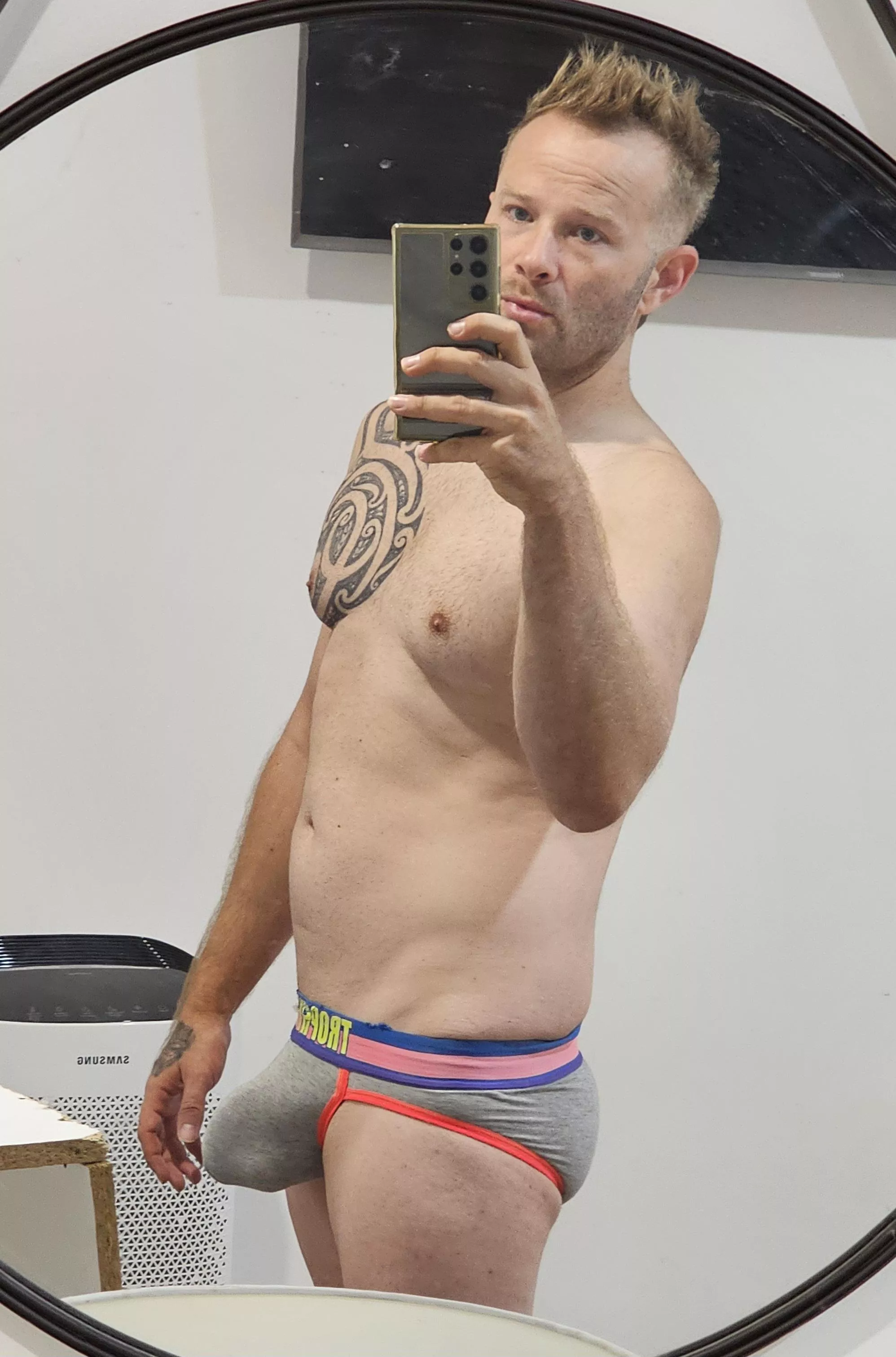 [35] Aussie men hit different. 