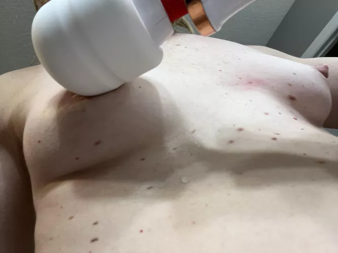 A little extra post shower stimulation for the tiny MILF tits.