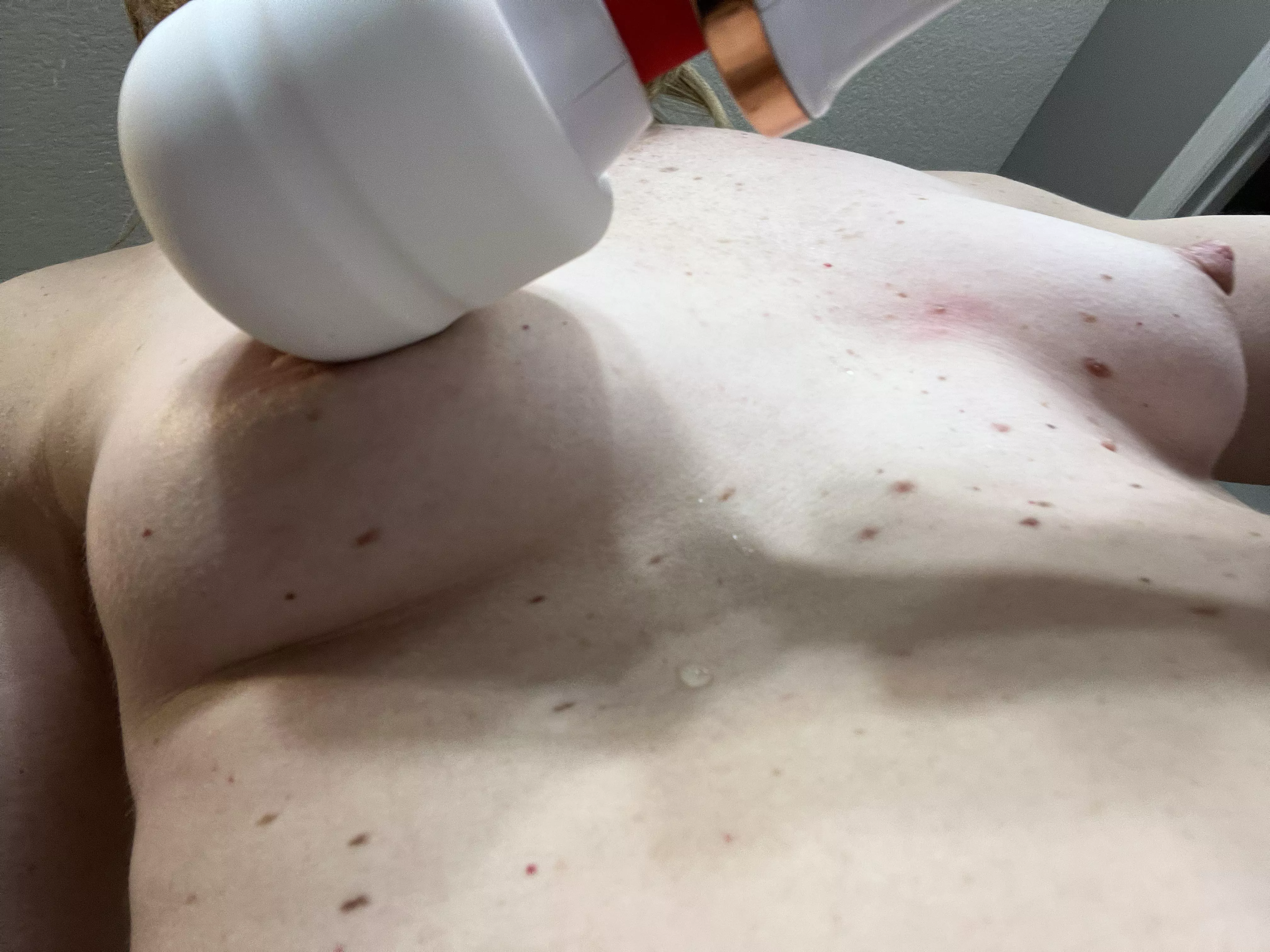 A little extra post shower stimulation for the tiny MILF tits.