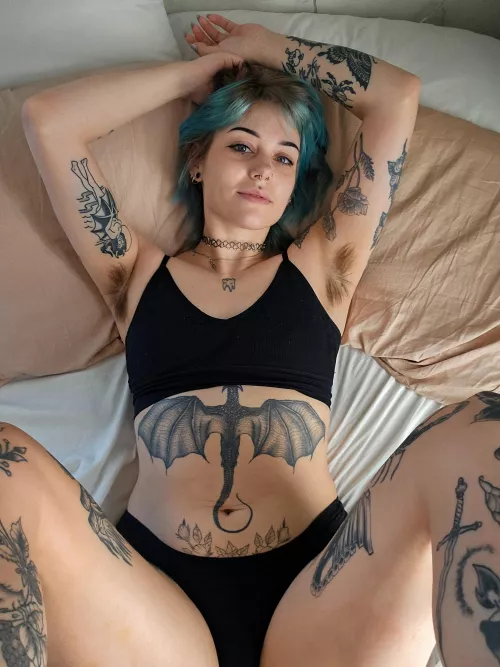 Another beautiful day to wake up to some hairy pits 🌸